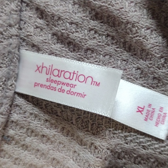 Gray Knit with layers - Picture 4 of 4